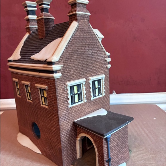 Dept 56 Dickens Village Series “Dursley Manor” #58329, 1995 - Picture 7 of 11